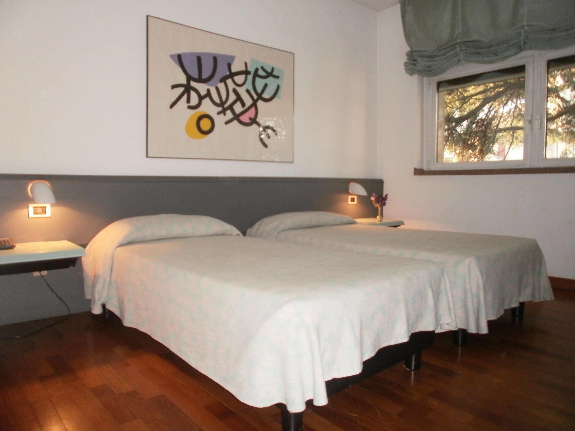 Albergo Villa & Roma Pallazzolo sull'Oglio Bagian luar foto