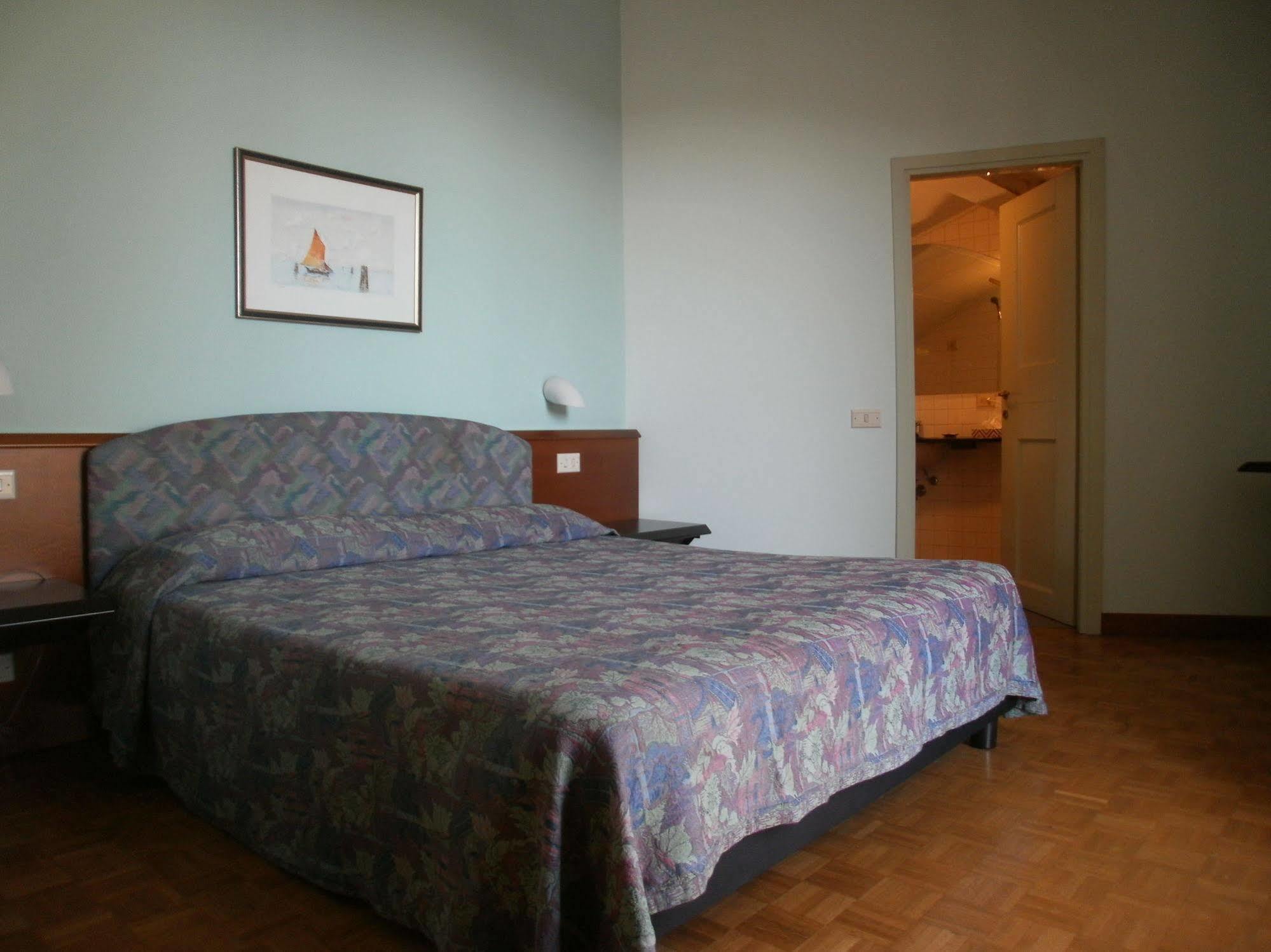 Albergo Villa & Roma Pallazzolo sull'Oglio Bagian luar foto