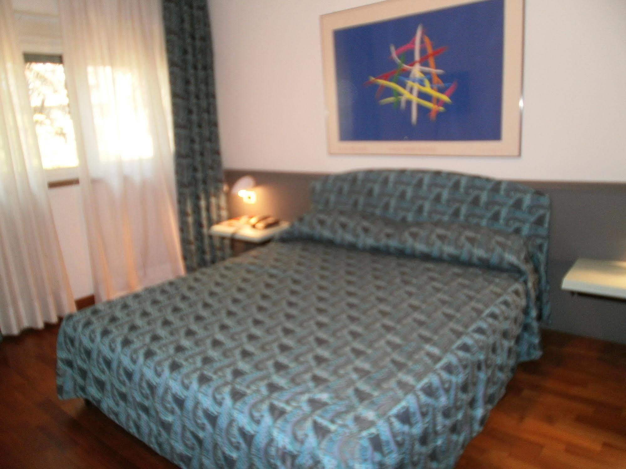 Albergo Villa & Roma Pallazzolo sull'Oglio Bagian luar foto